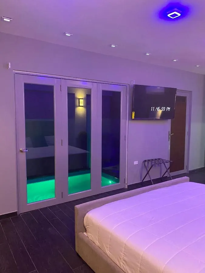 Modern Pool Suite @ Pasavento in Aguadilla Appartamento